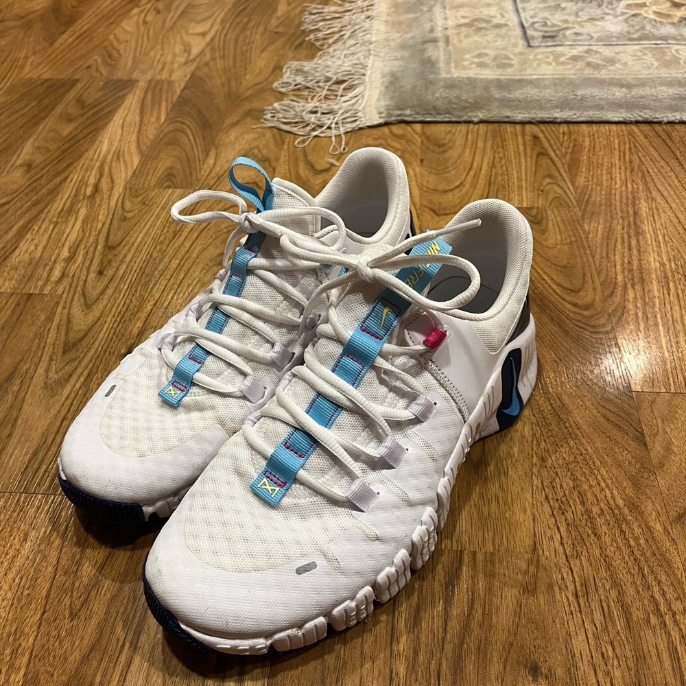 Nike metcon white and blue